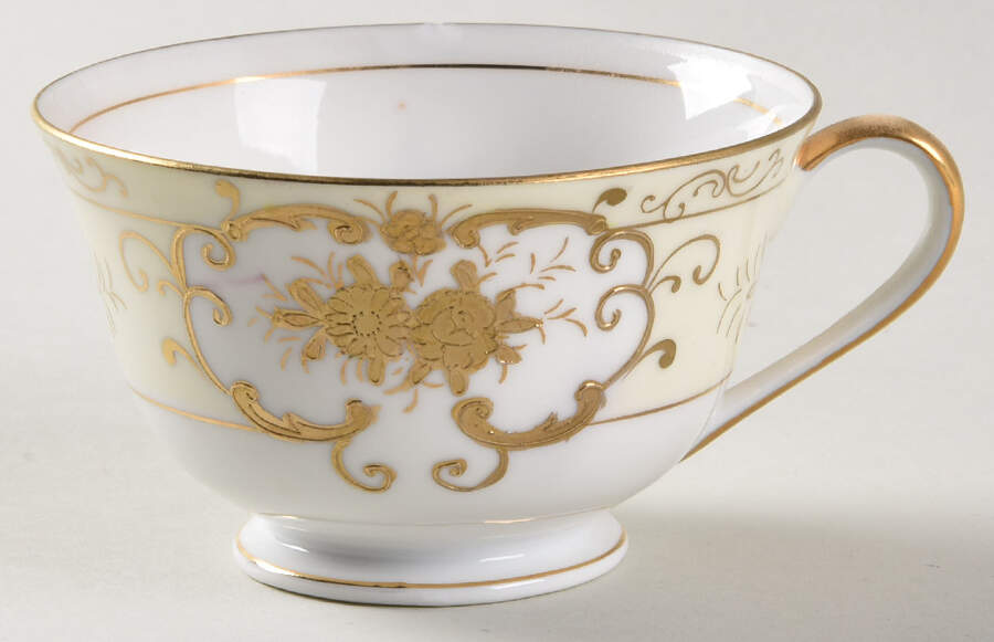 KON1 Footed Cup by Kongo-1