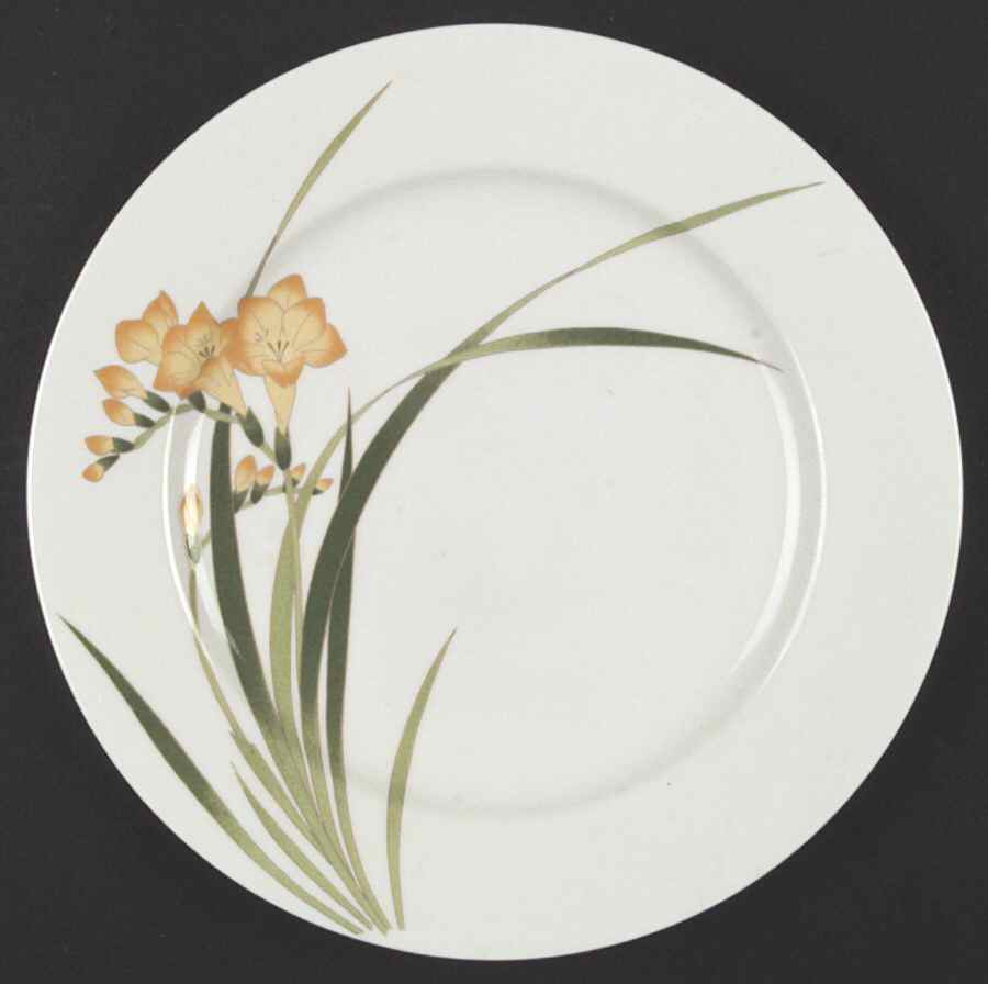 Freesia Dinner Plate by Koransha-1