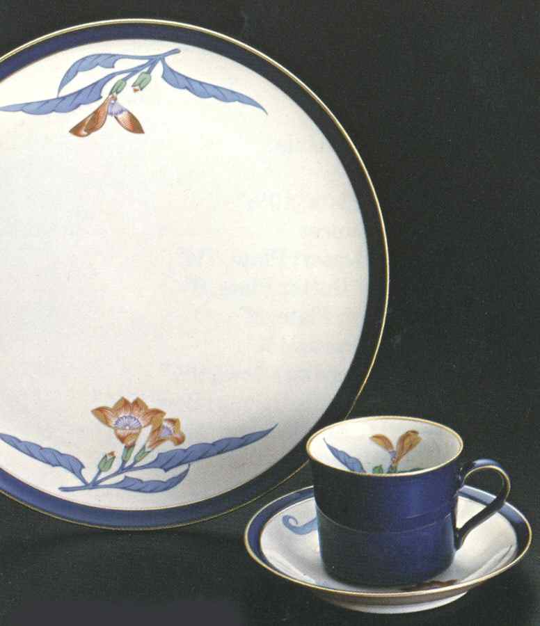 Golden Lily Dinner Plate by Koransha-1