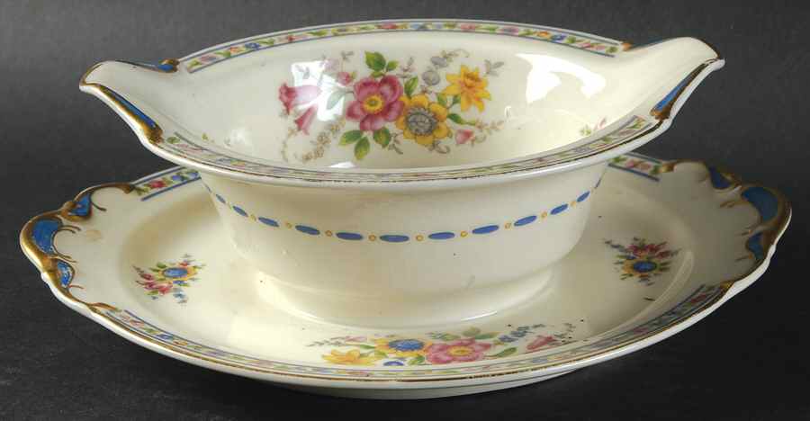 KPM15 Gravy Boat with Attached Underplate by KPM-1