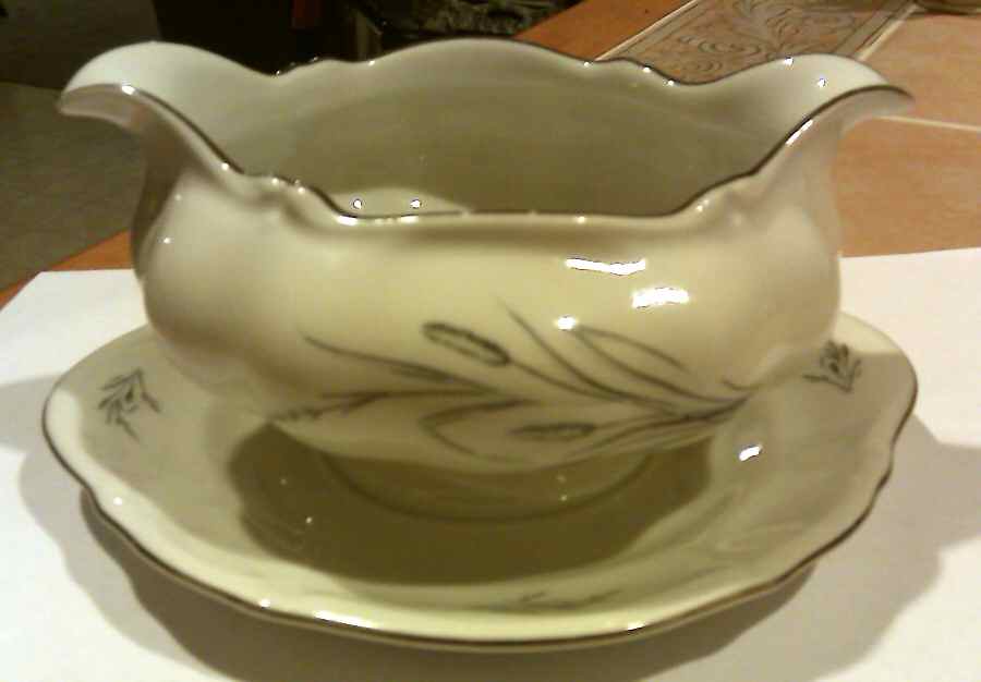 Savoy Gravy Boat with Attached Underplate by Kronester-1