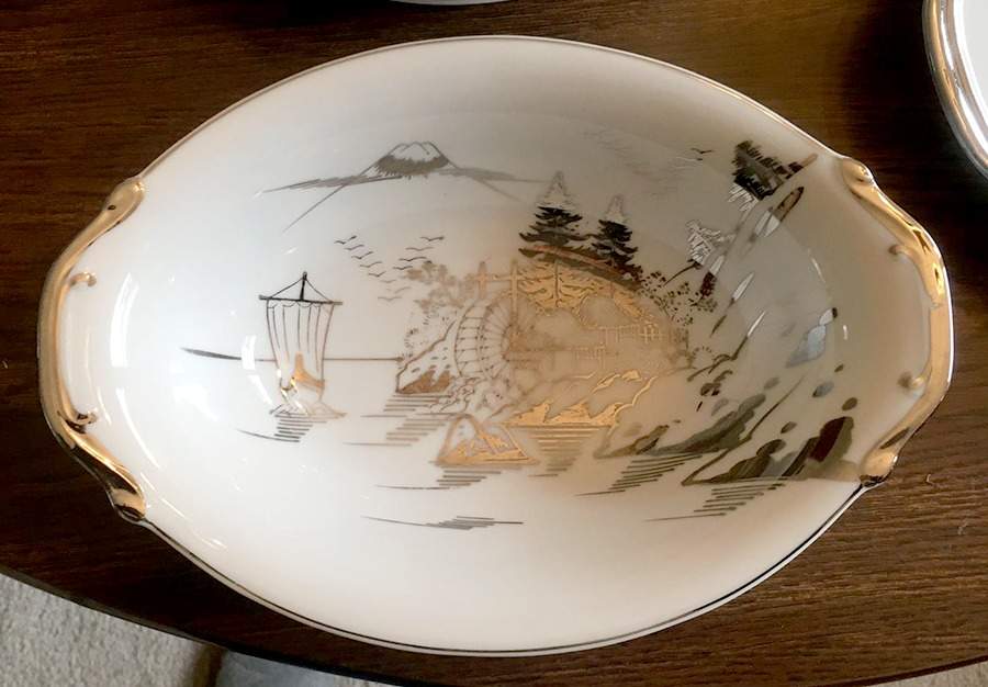 KUT11 9" Oval Vegetable Bowl by Kutani-1