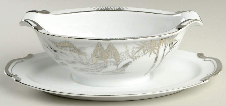 KUT19 Gravy Boat with Attached Underplate by Kutani-1