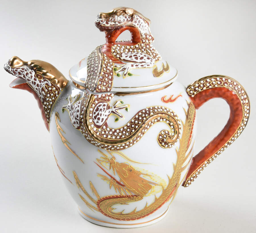 KUT24 Creamer & Lid by Kutani-1