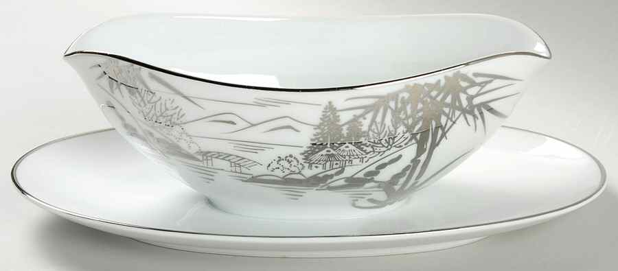 KUT3 Gravy Boat with Attached Underplate by Kutani-1