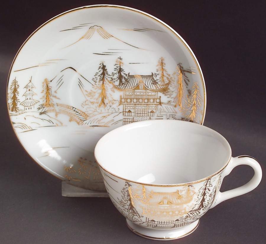 KUT30 Traditional Footed Cup & Saucer Set by Kutani-1