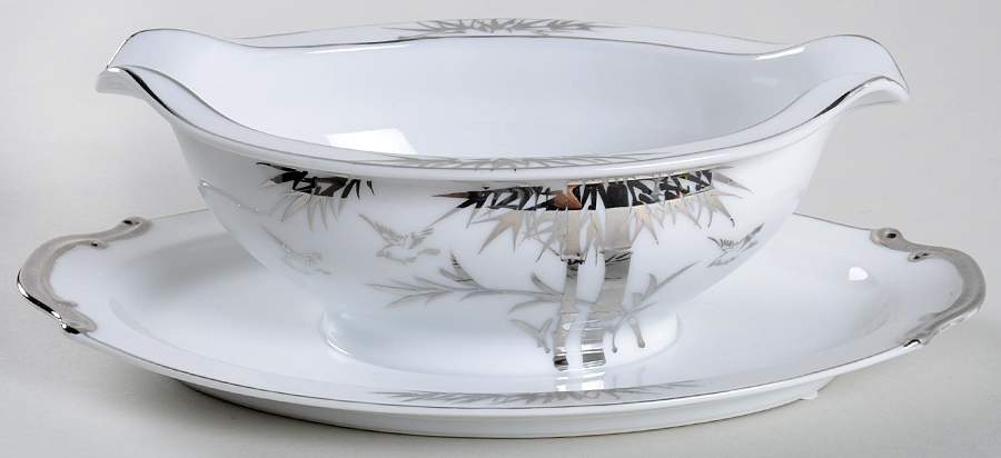 KUT34 Gravy Boat with Attached Underplate by Kutani-1