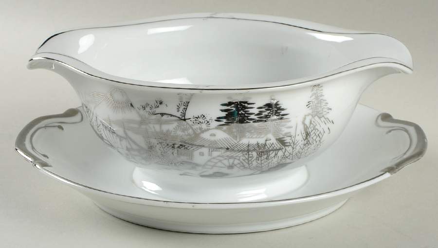 KUT6 Gravy Boat with Attached Underplate by Kutani-1