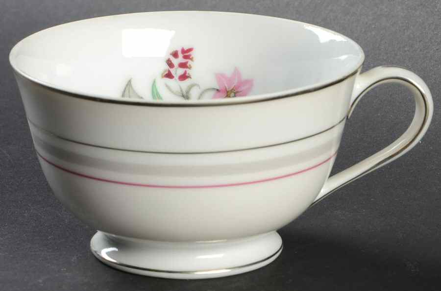 Bouquet Footed Cup by Kyoto-1