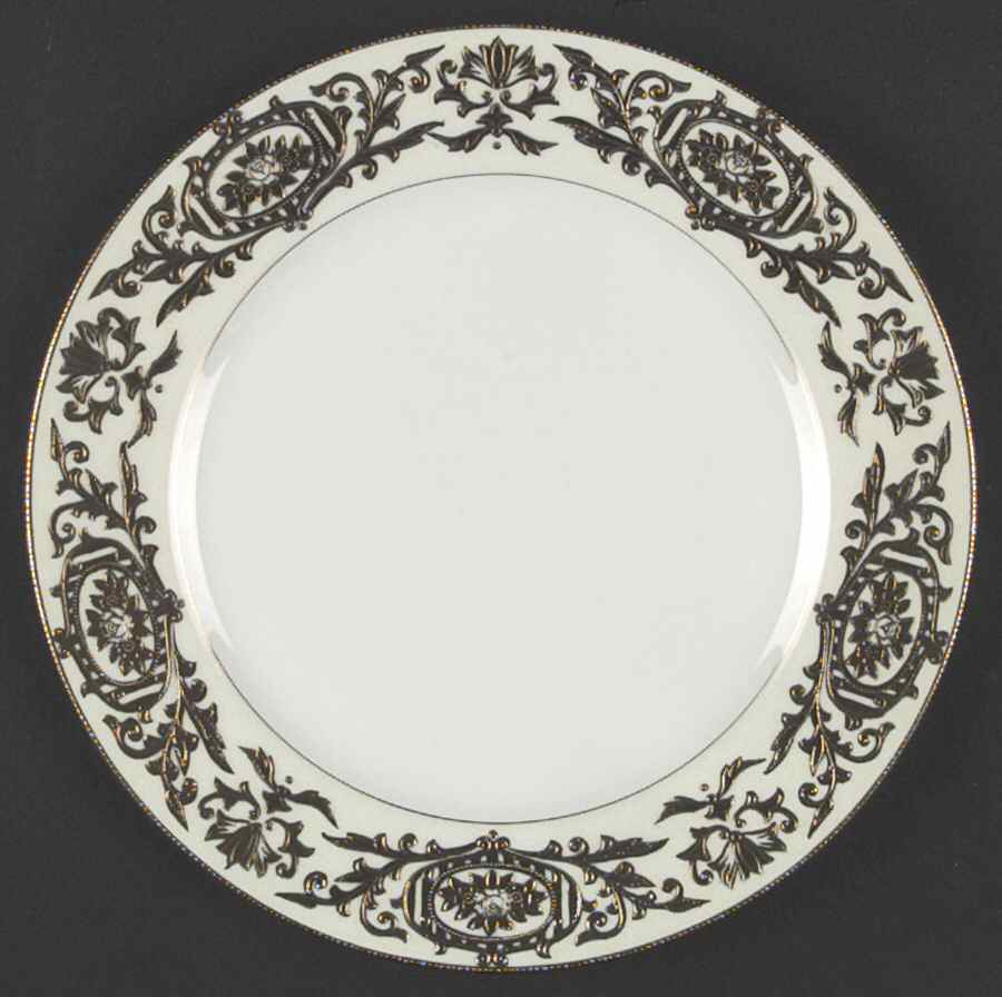 Regina Dinner Plate by Kyoto-1