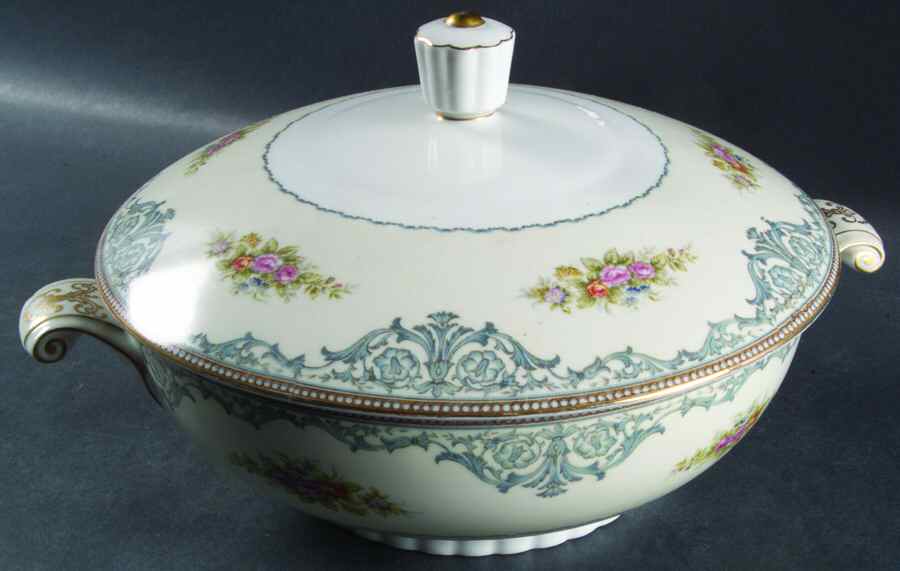 Duchess Round Covered Vegetable by Kingsley (Japan)-1