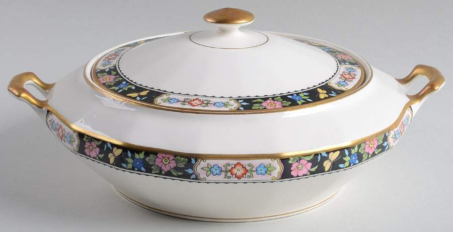 KNO323 Round Covered Vegetable by Edwin Knowles-1