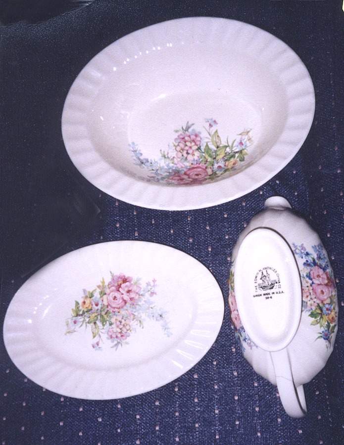 KNO415 9" Round Vegetable Bowl by Edwin Knowles-1