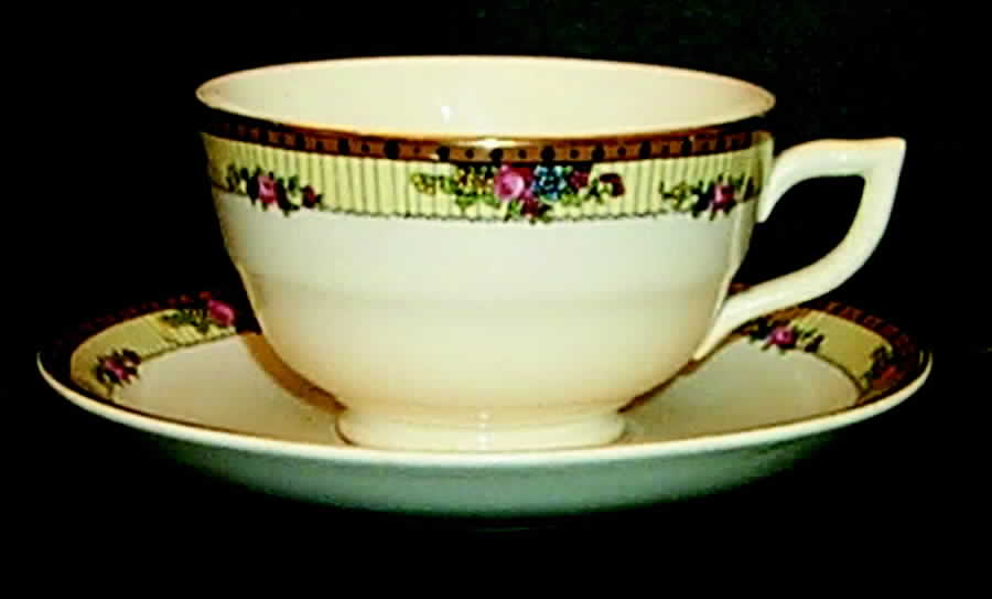 L718 Footed Cup & Saucer Set by Edwin Knowles-1