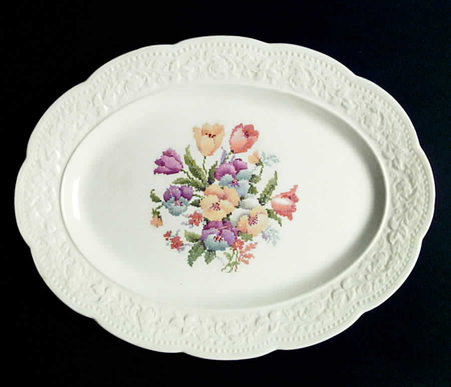 KNO335 14" Oval Serving Platter by Edwin Knowles-1