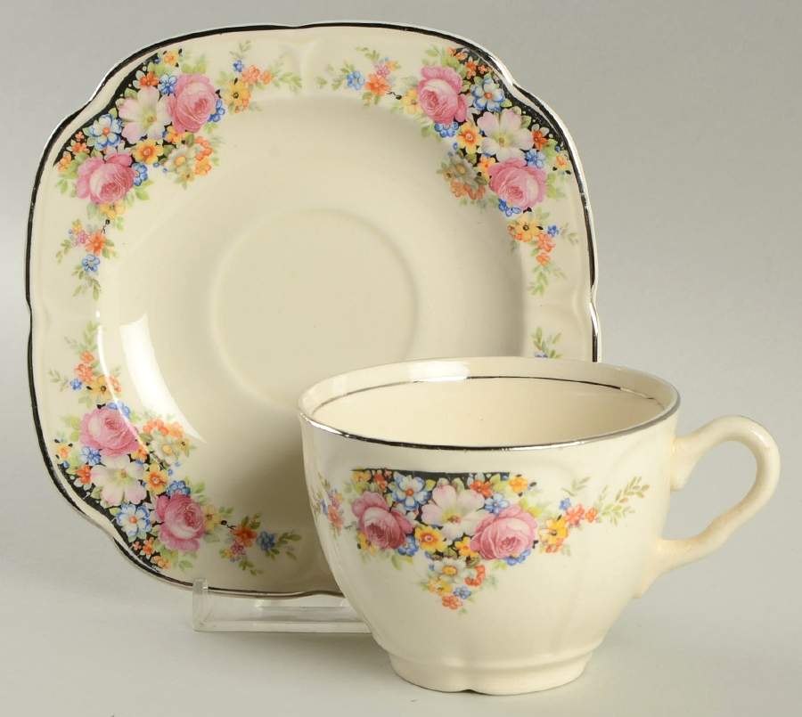 KNO358 Flat Cup & Saucer Set by Edwin Knowles-1
