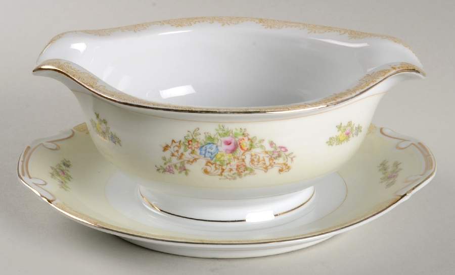 KIK28 Gravy Boat with Attached Underplate by Kikusui-1