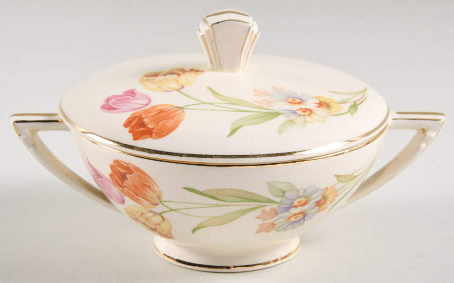 557E1 Sugar Bowl & Lid by Edwin Knowles-1