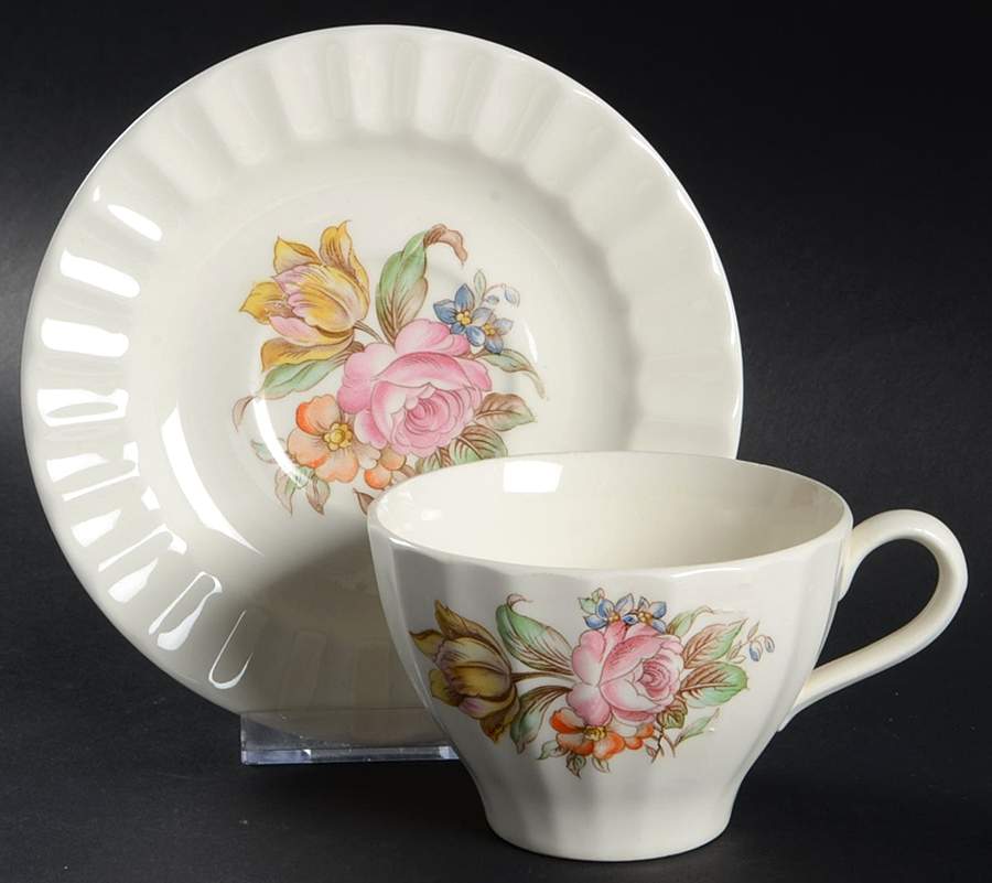 KNO389 Flat Cup & Saucer Set by Edwin Knowles-1