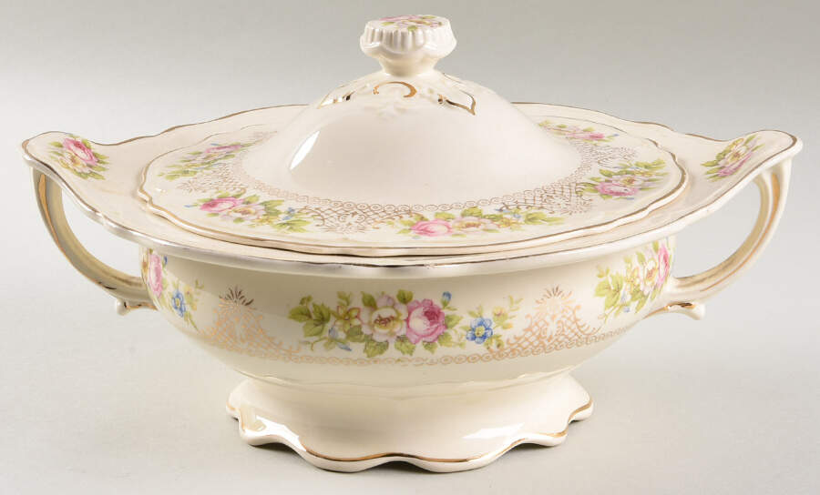 KNO444 Round Covered Vegetable by Edwin Knowles-1