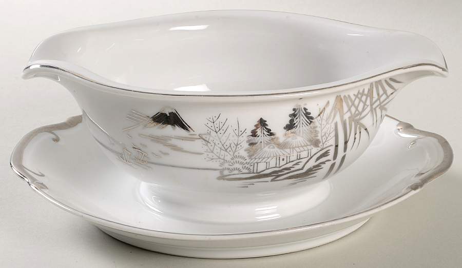 KUT64 Gravy Boat with Attached Underplate by Kutani-1