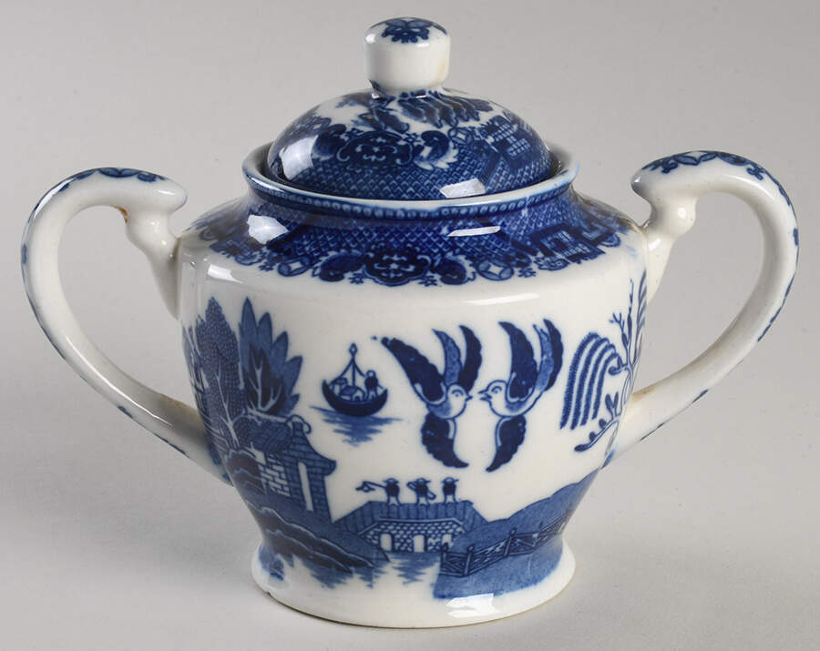 Blue Willow Sugar Bowl & Lid by Kakusa-1