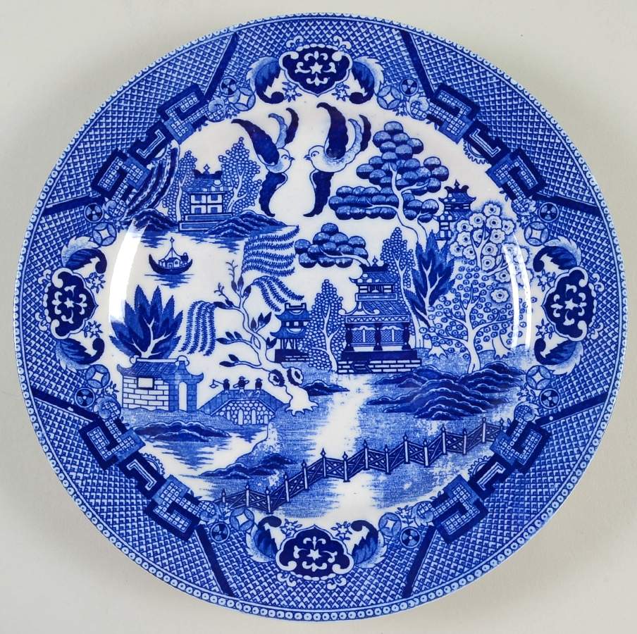 Blue Willow Luncheon Plate by Kakusa-1