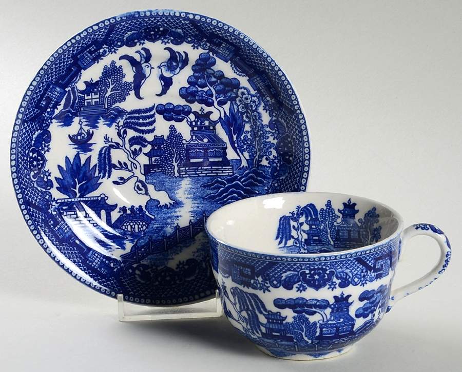 Blue Willow Flat Cup & Saucer Set by Kakusa-1