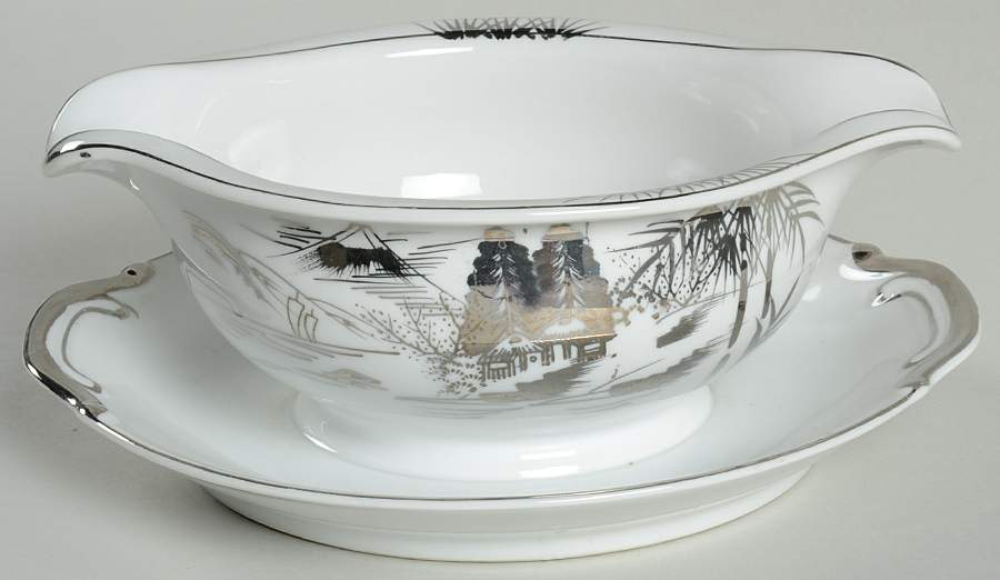 KUT68 Gravy Boat with Attached Underplate by Kutani-1