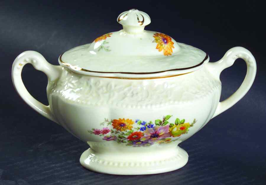 Betty Pepper Sugar Bowl & Lid by Edwin Knowles-1