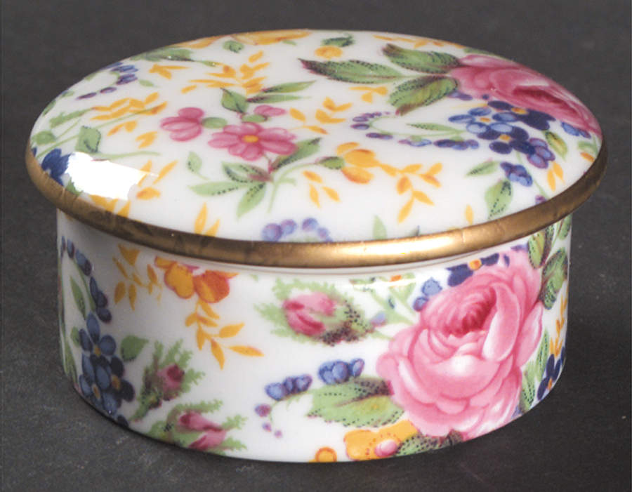Rosalynde(Granville, New, Globestp) Oval Pill Box with Lid by James Kent (England)-1