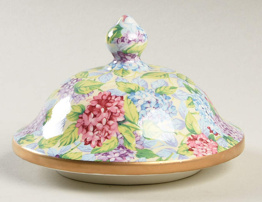 Hydrangea (New, Granville, Cream Background) Lid for Large Temple Jar by James Kent (England)-1