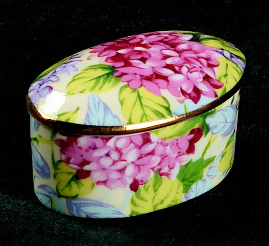Hydrangea (New, Granville, Cream Background) Oval Pill Box with Lid by James Kent (England)-1