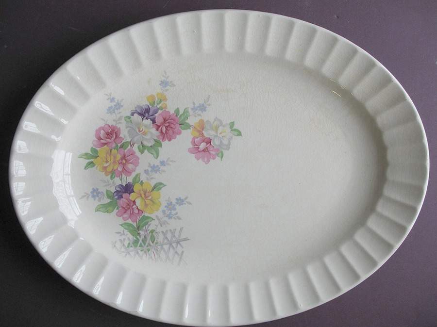 KNO491 14" Oval Serving Platter by Edwin Knowles-1