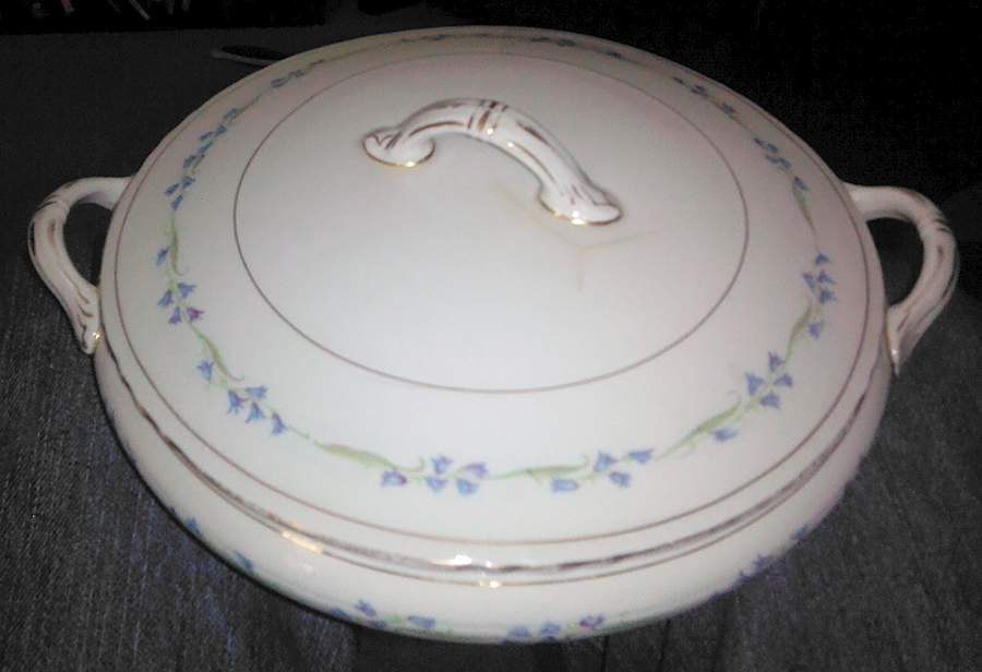 KNO500 Round Covered Vegetable by Edwin Knowles-1