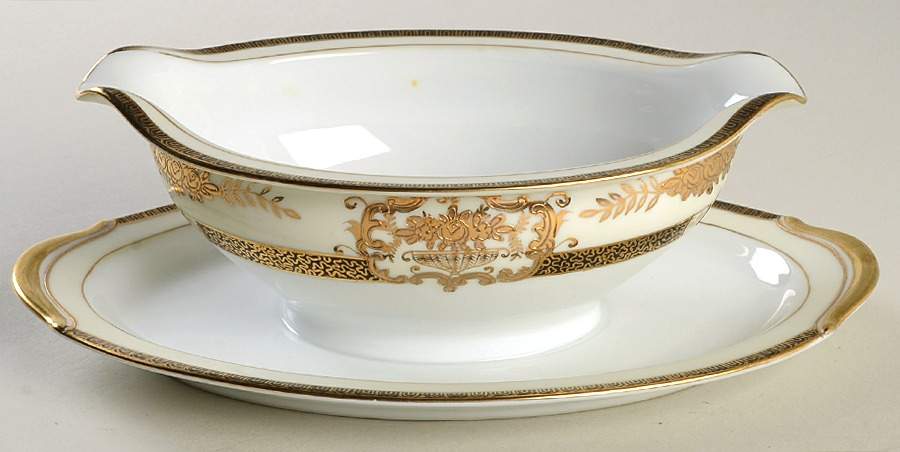KUT77 Gravy Boat with Attached Underplate by Kutani-1