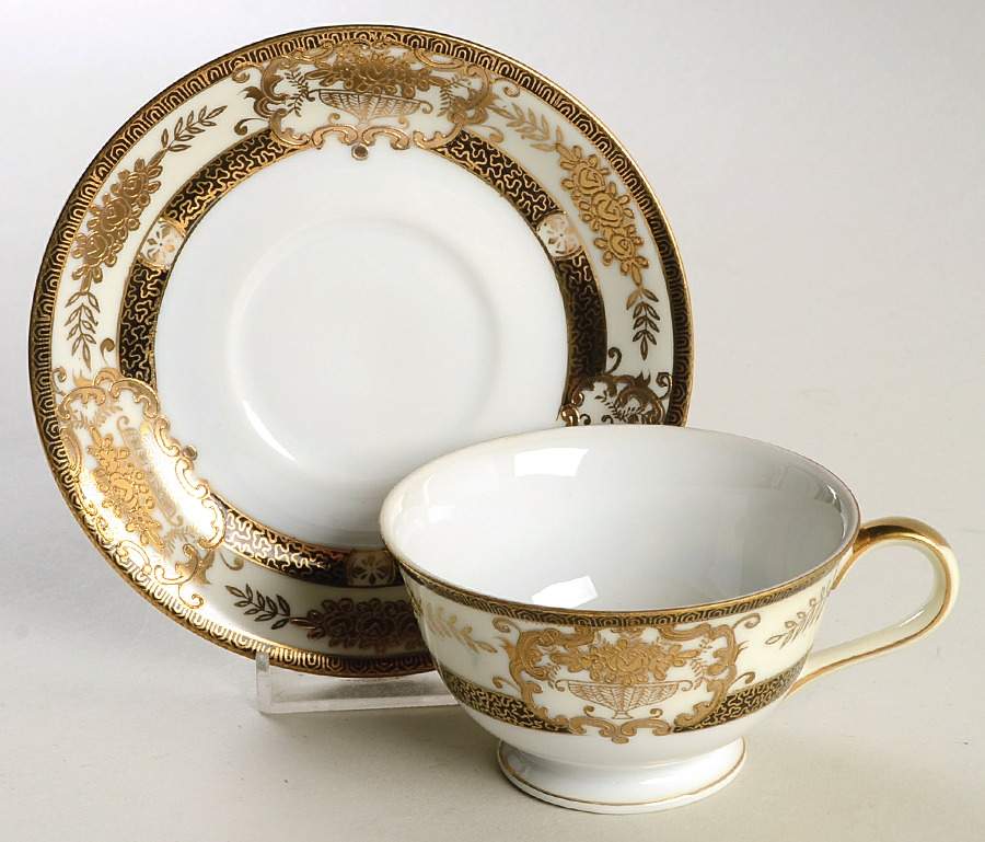 KUT77 Footed Cup & Saucer Set by Kutani-1