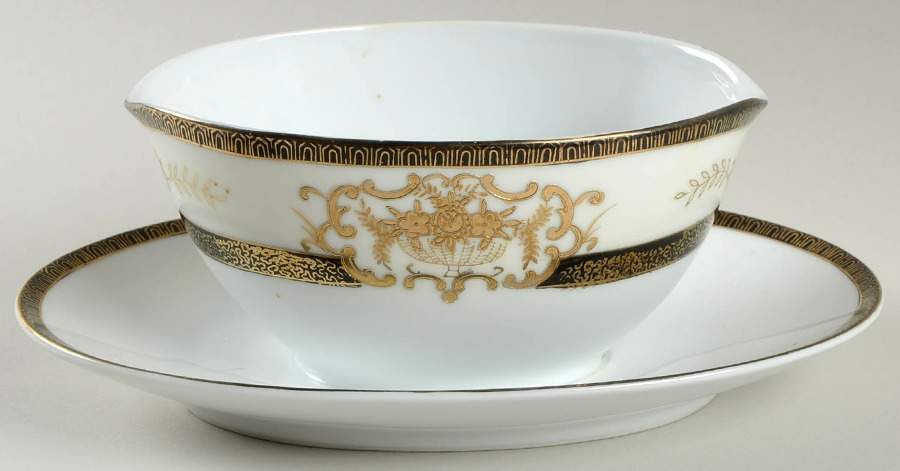 KUT77 Gravy Boat with Attached Underplate by Kutani-1