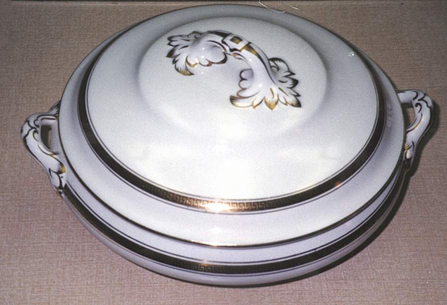 KEE3 Round Covered Vegetable by Keeling & Co-1