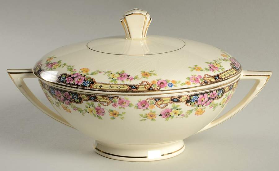 KNO530 Round Covered Vegetable by Edwin Knowles-1