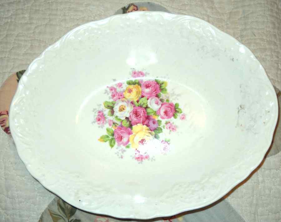 KNO543 9" Round Vegetable Bowl by Edwin Knowles-1