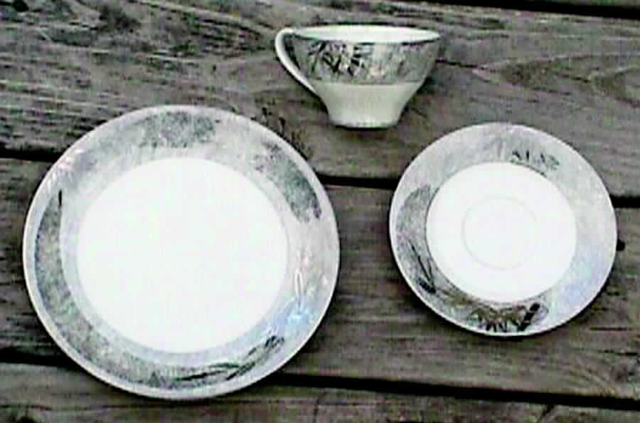 KUT87 Dinner Plate by Kutani-1
