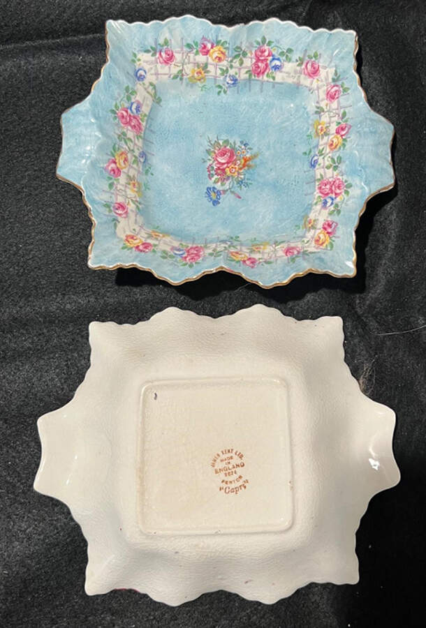 Capri (Scalloped) Chelsea Sweet Meat by James Kent (England)-1