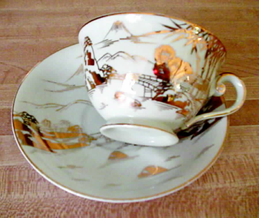 KUT97 Footed Cup & Saucer Set by Kutani-1
