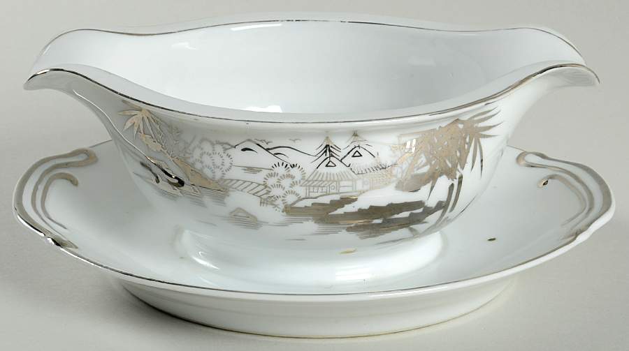 KUT100 Gravy Boat with Attached Underplate by Kutani-1