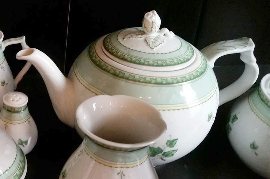 Primavera Teapot & Lid by Kaiser-1