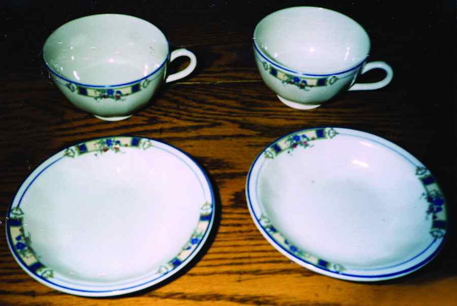 KNO585 Footed Cup by Edwin Knowles-1