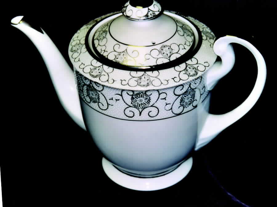 KUT105 Teapot & Lid by Kutani-1