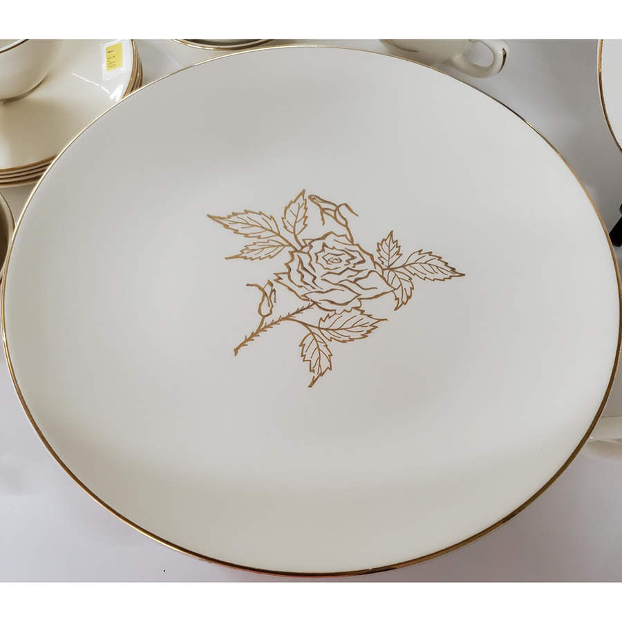 Briar Rose Dinner Plate by Edwin Knowles-1
