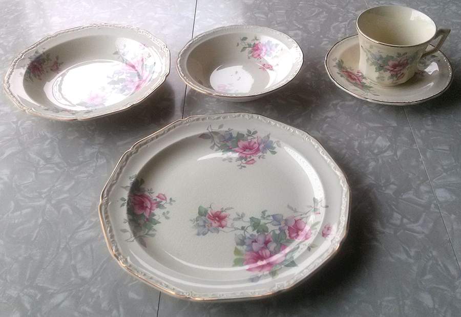 K35 Dinner Plate by Edwin Knowles-1